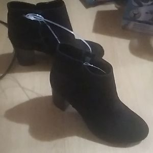 Booties Black with Zip up on Side /Thick Heels.. Beautiful